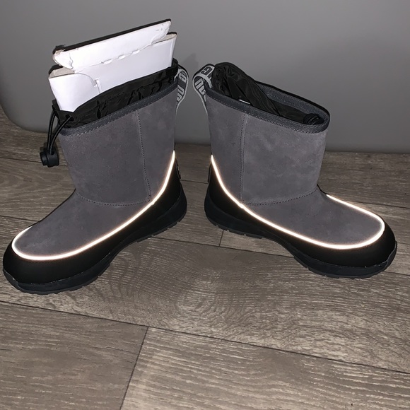 Ugg youth grey and black snow boots brand new size 1 - Picture 4 of 8